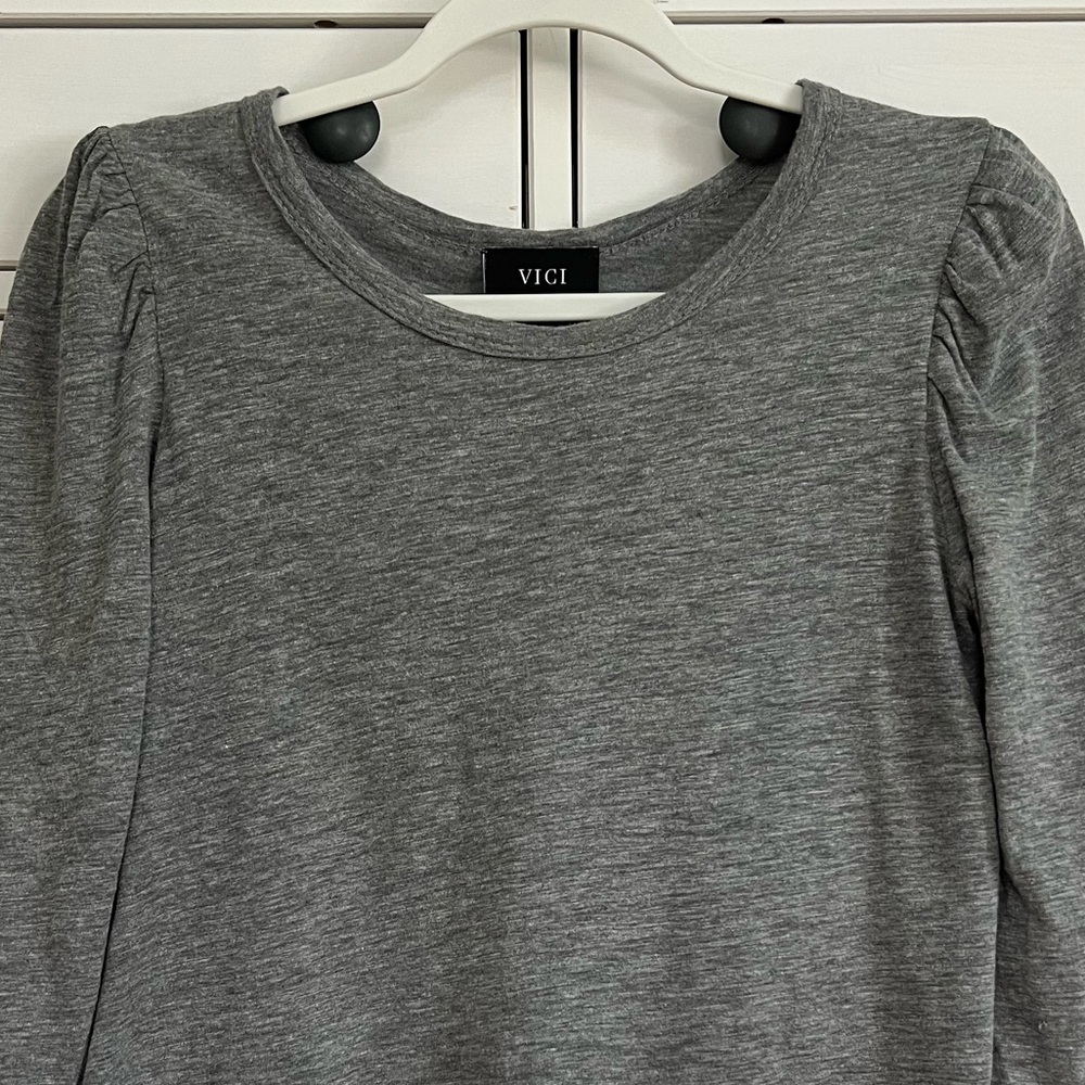 VICI Jaclyn Cotton Blend Top Gray Puff Sleeve in Size Small - Picture 5 of 10